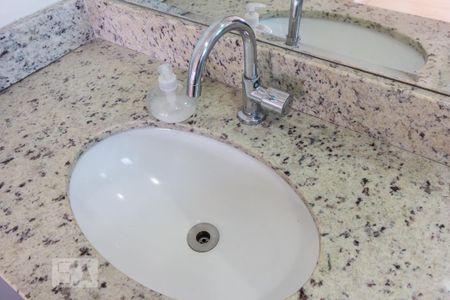 Banheiro Pia de apartamento para alugar com 2 quartos, 64m² em Barra Funda, São Paulo