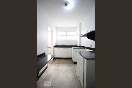 Apartamento à venda com 120m², 4 quartos e 2 vagasCozinha