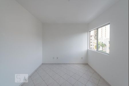 Quarto de apartamento para alugar com 1 quarto, 44m² em Kobrasol, São José