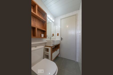 Banheiro de apartamento para alugar com 1 quarto, 44m² em Kobrasol, São José