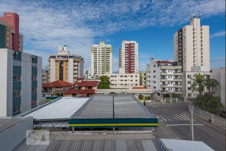 Vista Sala de apartamento para alugar com 1 quarto, 44m² em Kobrasol, São José