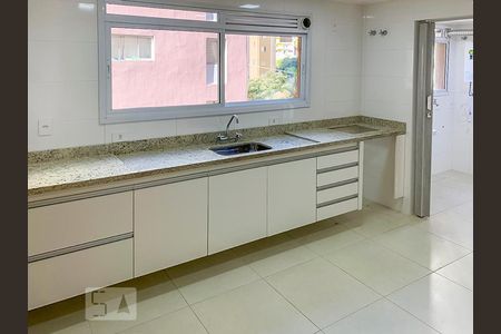 Apartamento à venda com 120m², 3 quartos e 2 vagasCozinha