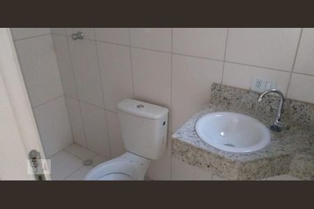 Banheiro da Suíte de casa de condomínio para alugar com 3 quartos, 100m² em Vila Granada, São Paulo