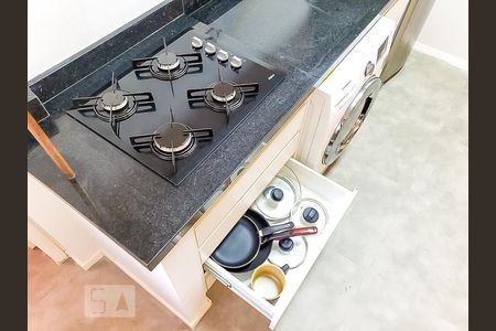 Cozinha de apartamento para alugar com 2 quartos, 54m² em Vila Madalena, São Paulo