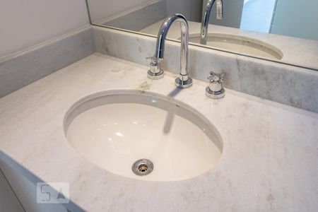 Apartamento para alugar com 67m², 2 quartos e 2 vagas Apartamento para alugar com 67m², 2 quartos e 2 vagasBanheiro da Suíte