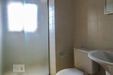 Banheiro social de apartamento para alugar com 2 quartos, 73m² em Centro, Campinas