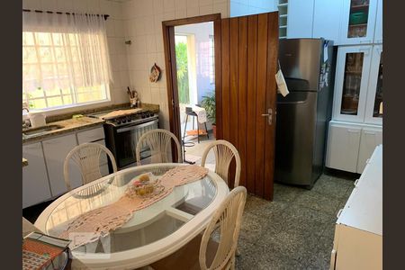 Cozinha de casa à venda com 4 quartos, 229m² em Vila Ipojuca, São Paulo