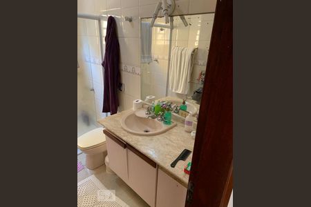 Casa à venda com 229m², 4 quartos e 4 vagasBanheiro 2