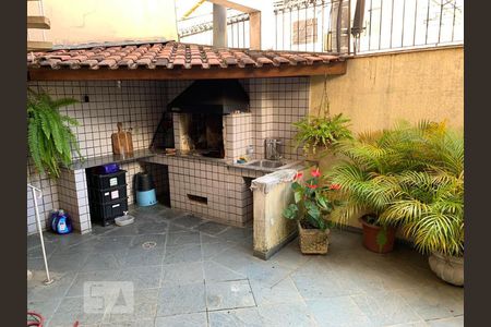 Casa à venda com 229m², 4 quartos e 4 vagasChurrasqueira