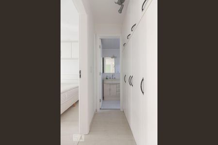 Corredor de apartamento para alugar com 1 quarto, 41m² em Batel, Curitiba