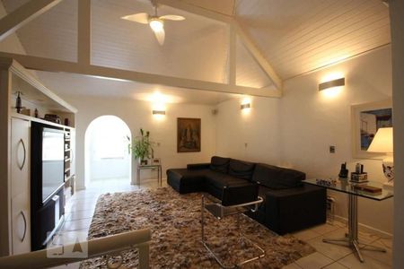 Sala TV  de casa de condomínio para alugar com 3 quartos, 456m² em Jardim Panorama, São Paulo