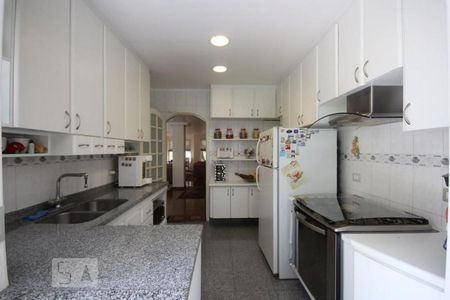 Cozinha de casa de condomínio para alugar com 3 quartos, 456m² em Jardim Panorama, São Paulo