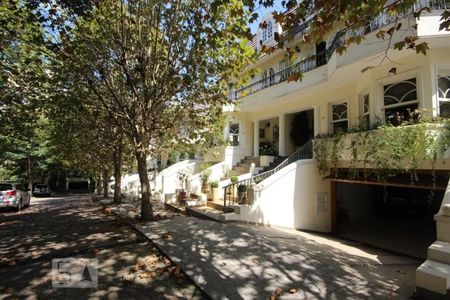Casa de condomínio para alugar com 456m², 3 quartos e 4 vagasFachada