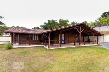 Casa de condomínio à venda com 388m², 3 quartos e 4 vagasQuintal