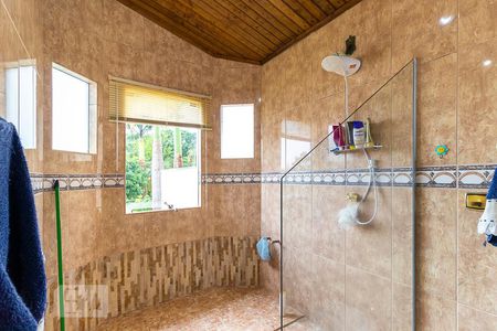 Casa de condomínio à venda com 388m², 3 quartos e 4 vagasBanheiro da suíte 1