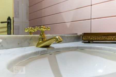 Casa de condomínio à venda com 388m², 3 quartos e 4 vagasBanheiro da Suíte 2