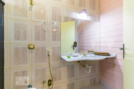 Casa de condomínio à venda com 388m², 3 quartos e 4 vagasBanheiro da Suíte 2