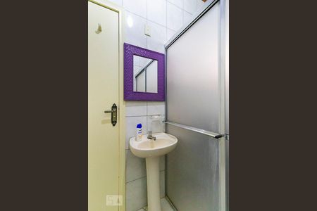 Casa de condomínio à venda com 388m², 3 quartos e 4 vagasBanheiro de serviço