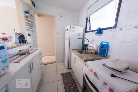 Cozinha de apartamento para alugar com 1 quarto, 44m² em Perdizes, São Paulo