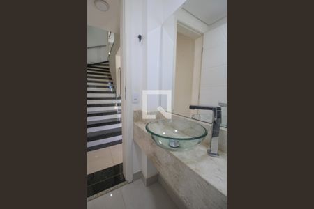 Casa de condomínio à venda com 135m², 3 quartos e 2 vagasBanheiro Social