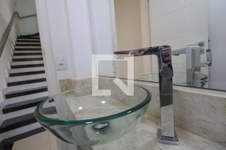 Casa de condomínio à venda com 135m², 3 quartos e 2 vagasBanheiro Social