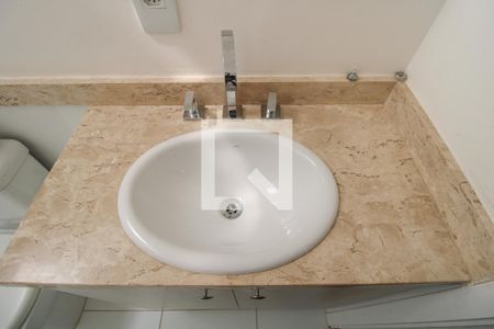 Casa de condomínio à venda com 135m², 3 quartos e 2 vagasBanheiro/Suíte 