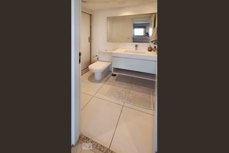 Lavabo de apartamento para alugar com 1 quarto, 58m² em Água Branca, São Paulo