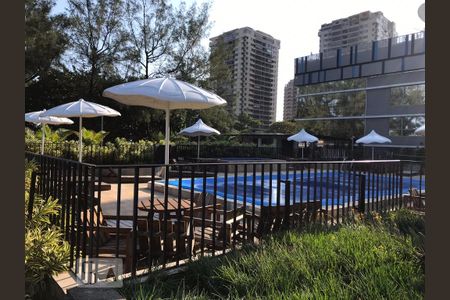 Área comum - Piscina de apartamento à venda com 1 quarto, 62m² em Barra da Tijuca, Rio de Janeiro
