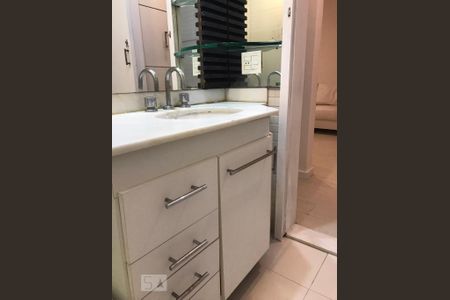 Banheiro de apartamento à venda com 1 quarto, 62m² em Barra da Tijuca, Rio de Janeiro