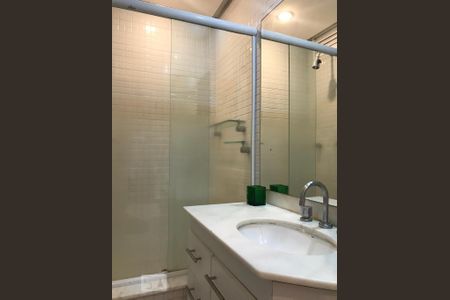 Banheiro de apartamento à venda com 1 quarto, 62m² em Barra da Tijuca, Rio de Janeiro
