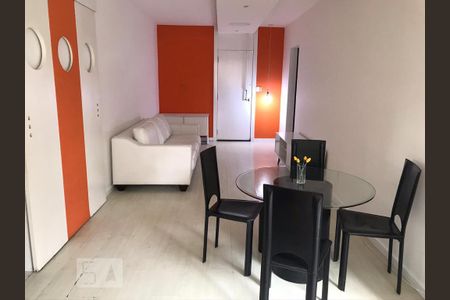 Sala de apartamento para alugar com 1 quarto, 62m² em Barra da Tijuca, Rio de Janeiro