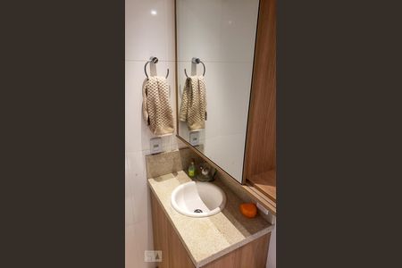 Banheiro de apartamento para alugar com 1 quarto, 40m² em Centro, Curitiba