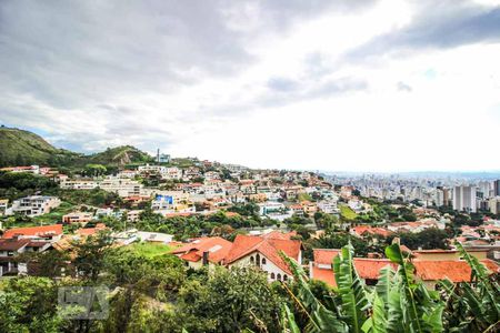 Vista Piscina de casa à venda com 3 quartos, 500m² em Mangabeiras, Belo Horizonte