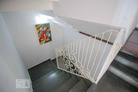 Casa à venda com 500m², 3 quartos e 4 vagasEscada