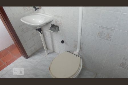 Casa à venda com 224m², 4 quartos e 4 vagas Casa à venda com 224m², 4 quartos e 4 vagasBanheiro de Serviço