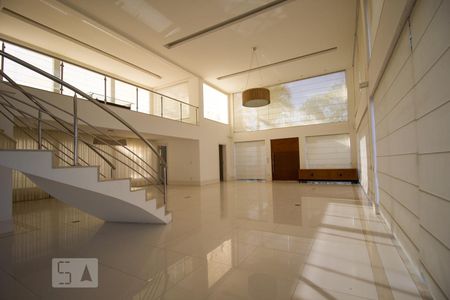 Casa de condomínio para alugar com 750m², 5 quartos e 8 vagasSala
