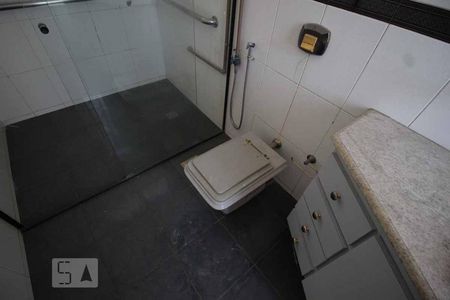 Casa à venda com 300m², 3 quartos e 2 vagasBanheiro Suíte 1