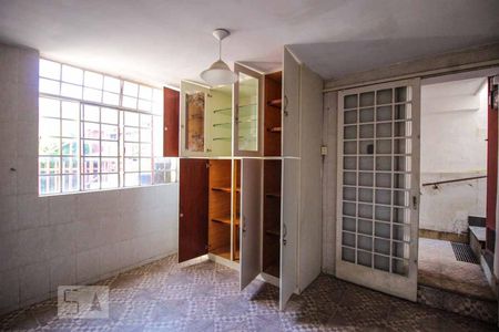 Casa à venda com 300m², 3 quartos e 2 vagasSala