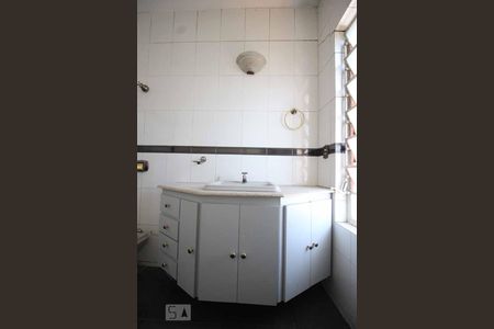 Casa à venda com 300m², 3 quartos e 2 vagasBanheiro Suíte 1