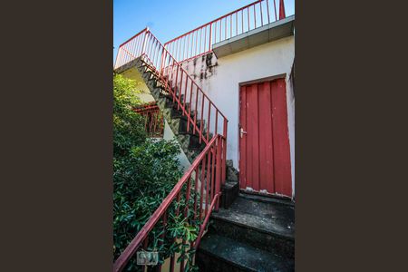 Casa à venda com 300m², 3 quartos e 2 vagasEscada