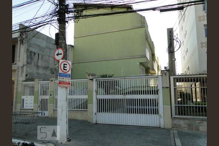 Casa de condomínio para alugar com 118m², 3 quartos e 2 vagasFachada