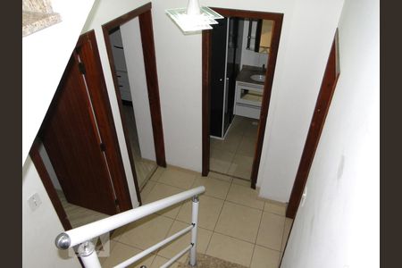 Casa de condomínio para alugar com 118m², 3 quartos e 2 vagasCorredor Quartos
