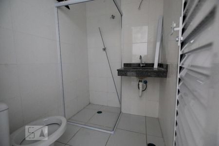 Banheiro de kitnet/studio para alugar com 1 quarto, 33m² em Vila Carrão, São Paulo