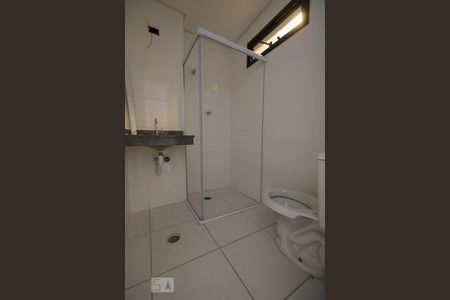 Banheiro de kitnet/studio para alugar com 1 quarto, 33m² em Vila Carrão, São Paulo