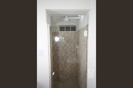 Banheiro de kitnet/studio para alugar com 1 quarto, 20m² em Vila Monumento, São Paulo