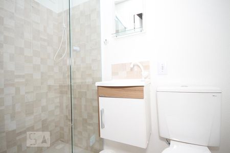 Banheiro de kitnet/studio para alugar com 1 quarto, 17m² em Vila Monumento, São Paulo