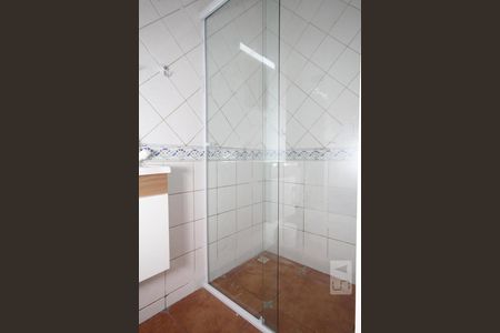 Banheiro de kitnet/studio para alugar com 1 quarto, 20m² em Vila Monumento, São Paulo