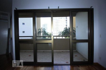 Apartamento para alugar com 106m², 3 quartos e 2 vagas Apartamento para alugar com 106m², 3 quartos e 2 vagasVaranda
