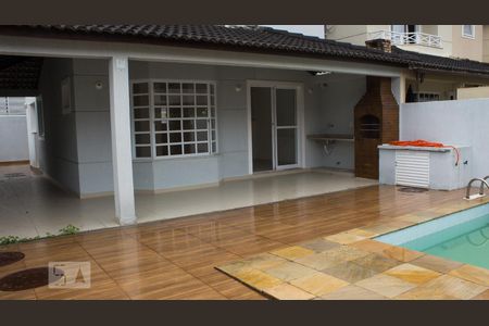 Casa de condomínio à venda com 188m², 4 quartos e 2 vagasÁrea Externa