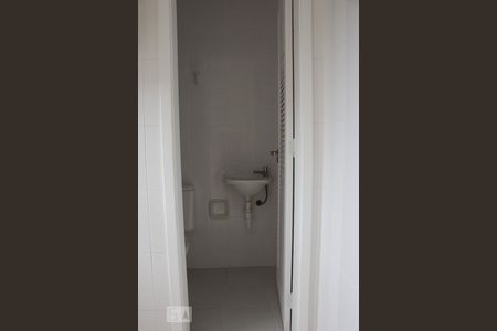 Casa de condomínio à venda com 188m², 4 quartos e 2 vagasBanheiro de Serviço